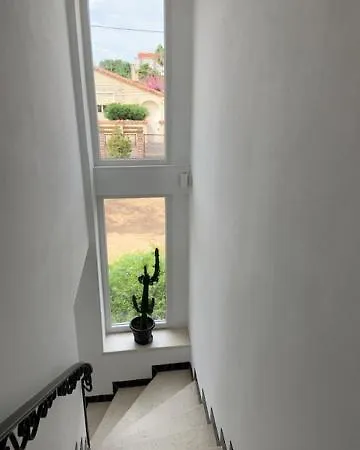 1er Etage Independant D'une *