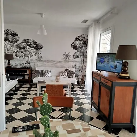 1er Etage Independant D'une *